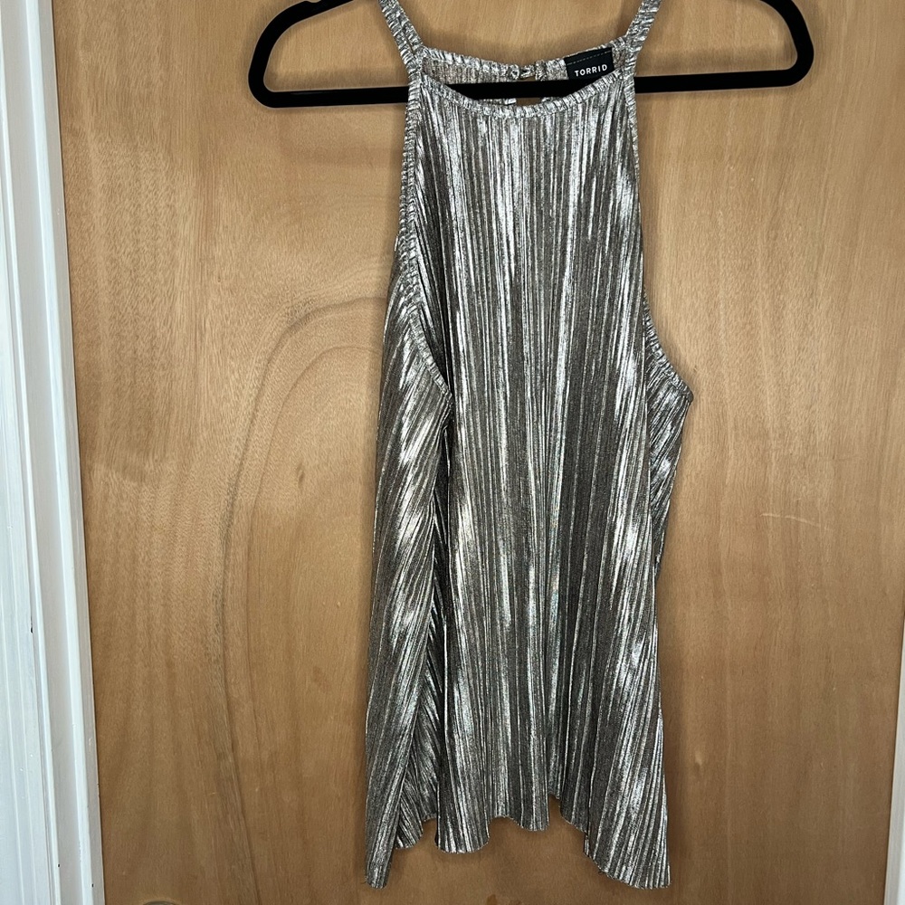 Dressy rank with key hole in back